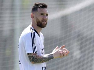 Kiểu tóc Messi thay đổi như thế nào qua từng năm tháng