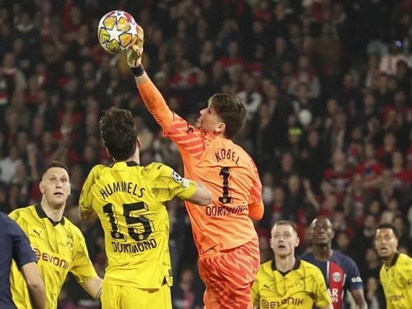Chuyển nhượng Chelsea: Cạnh tranh thủ môn Gregor Kobel