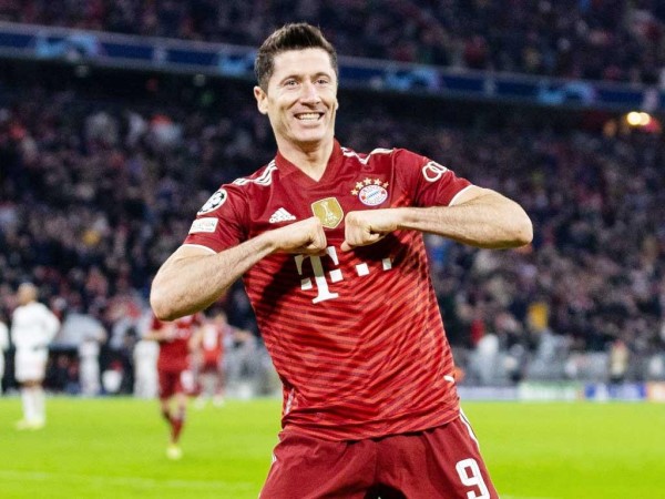 Robert Lewandowski – Hơn 700 bàn thắng (tính đến 2024)