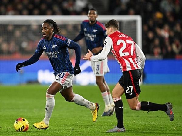 Chuyển nhượng Arsenal: Đối đầu Real vụ Daniel Svensson